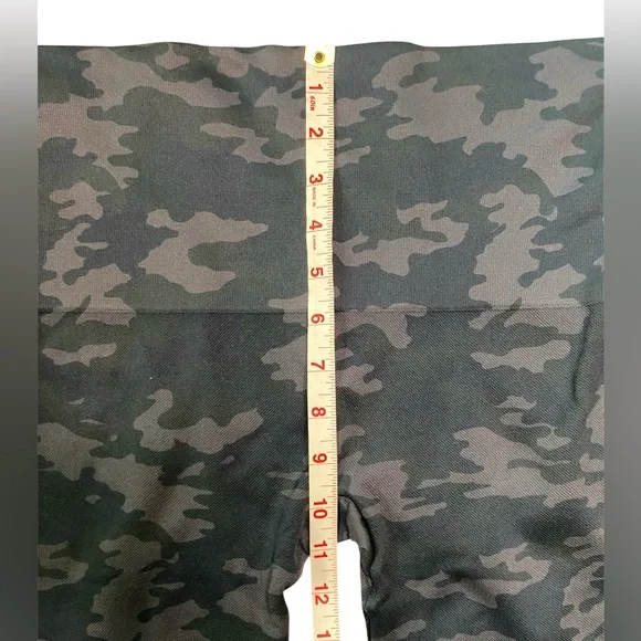 SPANX Look At Me Now Black Camo Legging - Picture 12 of 15